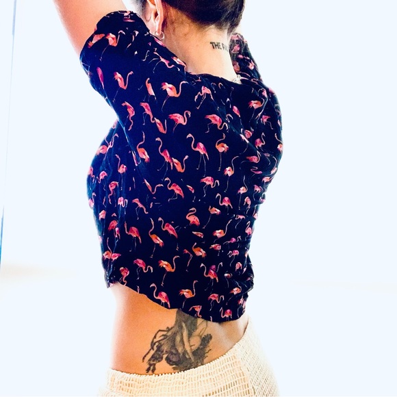 Flamingo collared 🦩 rolled short sleeve button down crop top size small - Picture 7 of 7